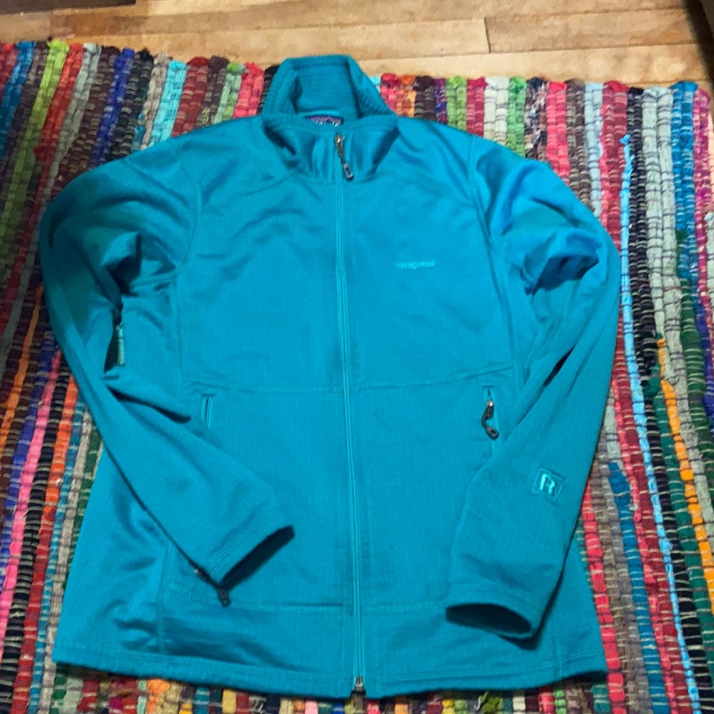 Women’s size medium R1 zip up